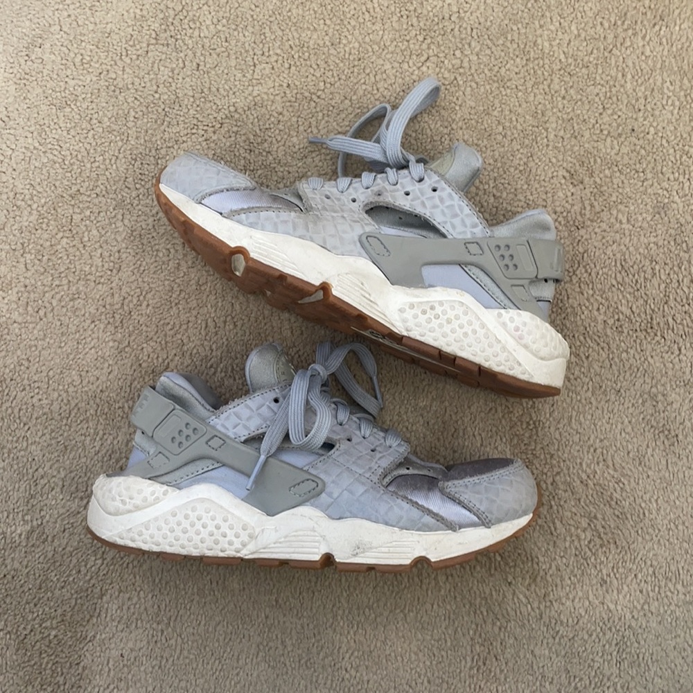 Nike Huaraches size 6.5W